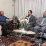 قائم مقام وزیر کشور به اتفاق استاندار سمنان از خانواده شهید تجلیل نمودند